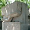 Памятник на могиле Оскара Уайльда защитили от поцелуев