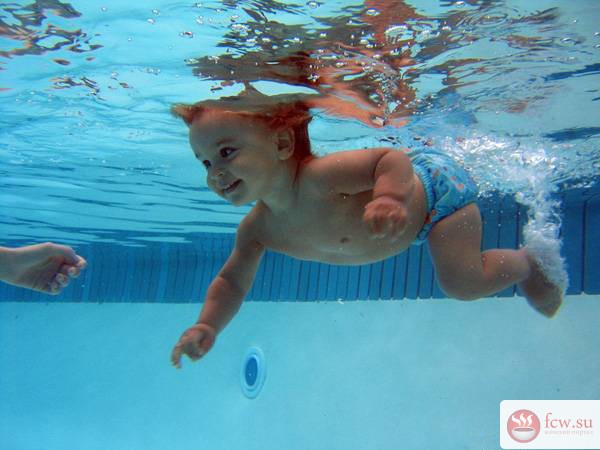 Как начать плавание с малышом