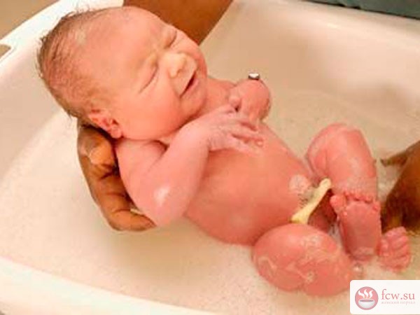 Первое купание новорожденного