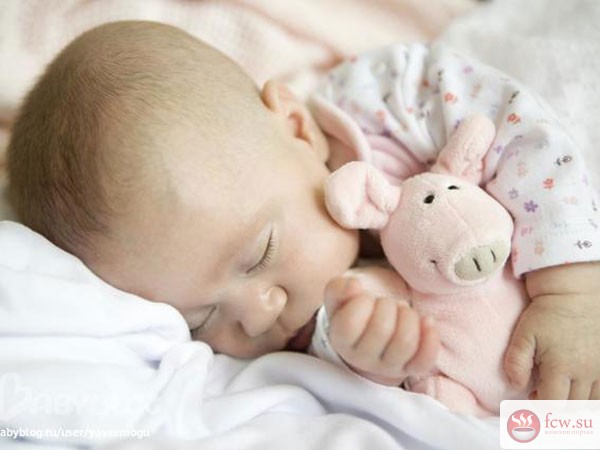 Современные варианты одежды для сна новорожденного ребенка